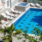 Lux Sara With Heated Pool And Jacuzzi Daire Srinjine