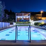 Luxury Sara With Heated Pool *