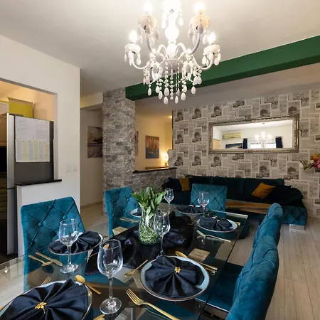 Lux Sara With Heated Pool And Jacuzzi *