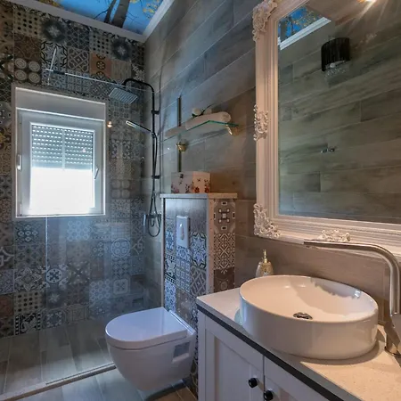 شقة Lux Sara With Heated Pool And Jacuzzi
