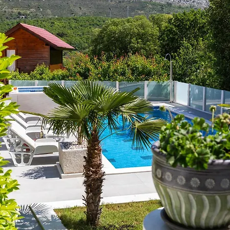 Lux Sara With Heated Pool And Jacuzzi *