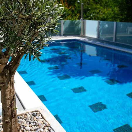شقة Lux Sara With Heated Pool And Jacuzzi