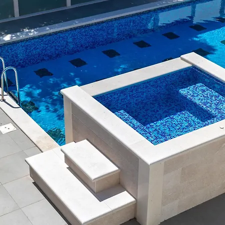 Lux Sara With Heated Pool And Jacuzzi شقة Srinjine