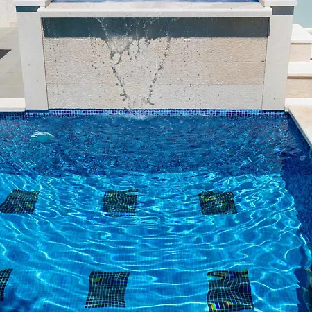 Lux Sara With Heated Pool And Jacuzzi شقة Srinjine