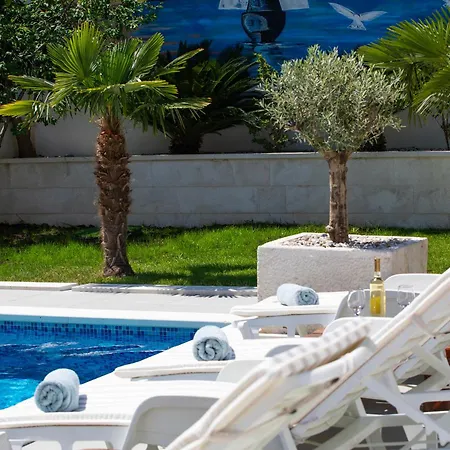 Lux Sara With Heated Pool And Jacuzzi شقة Srinjine