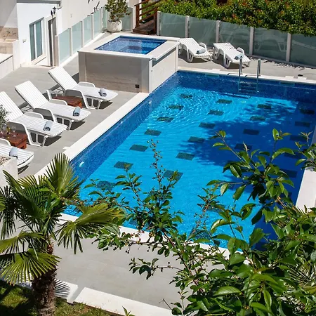 Lux Sara With Heated Pool And Jacuzzi *