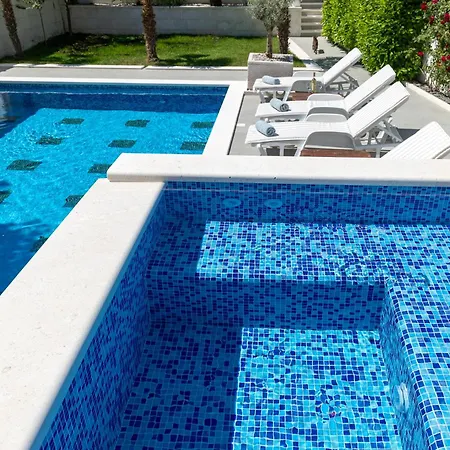 Lux Sara With Heated Pool And Jacuzzi Srinjine