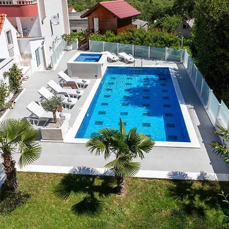 شقة Lux Sara With Heated Pool And Jacuzzi *