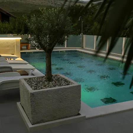 Appartement Lux Sara With Heated Pool And Jacuzzi *