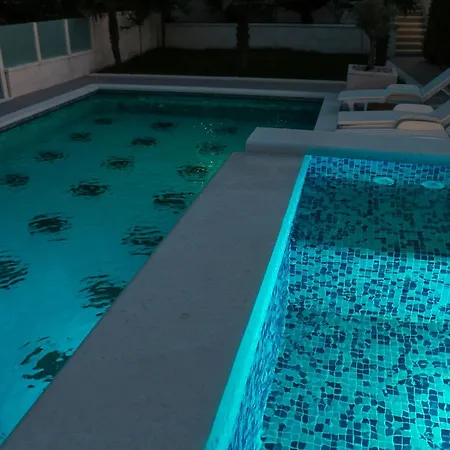 Lux Sara With Heated Pool And Jacuzzi *