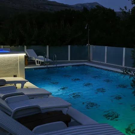 Lux Sara With Heated Pool And Jacuzzi Appartement *